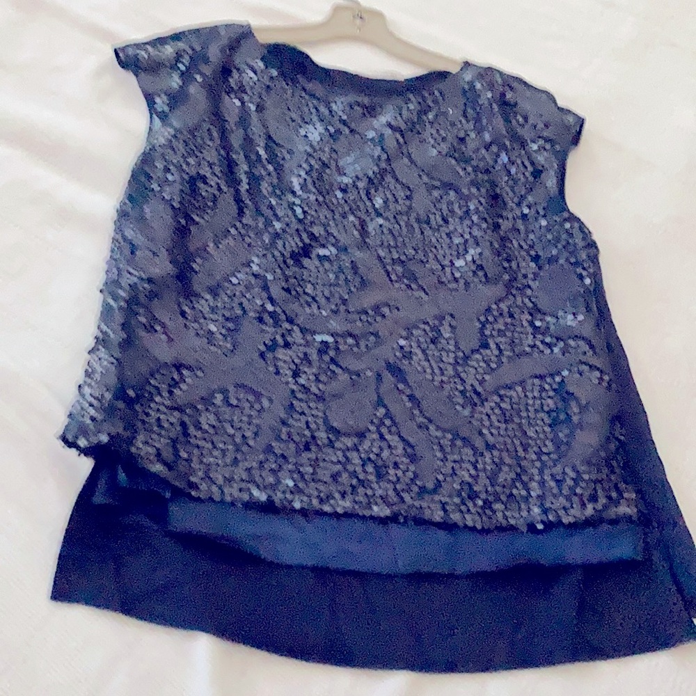 Sleeveless sequined blouse